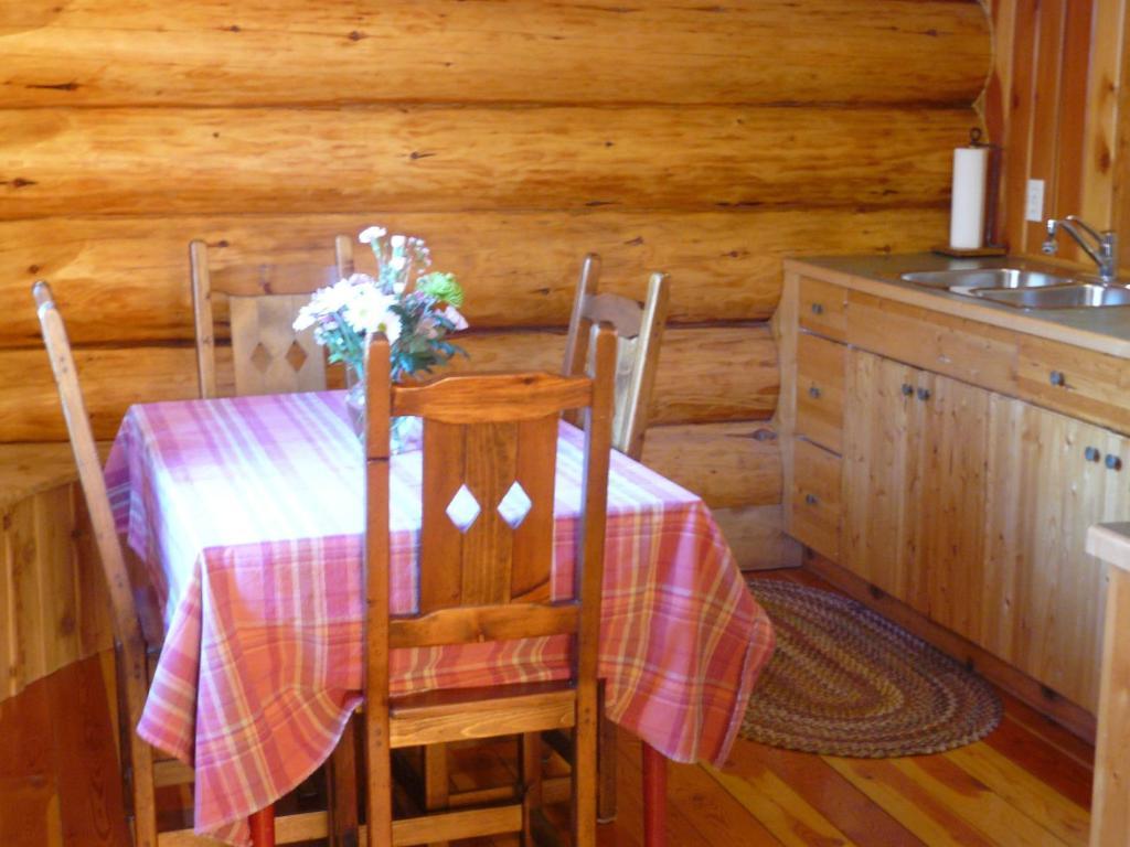 Hitching Post Resort Kelowna Cameră foto