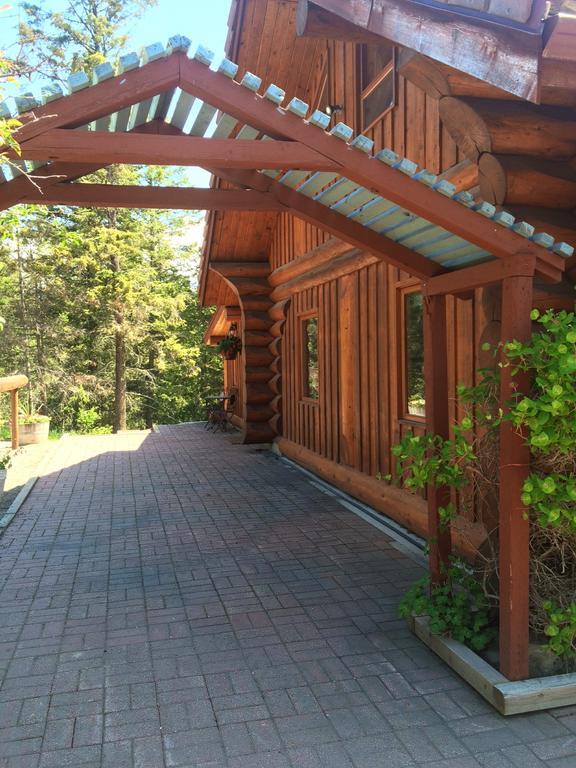 Hitching Post Resort Kelowna Exterior foto