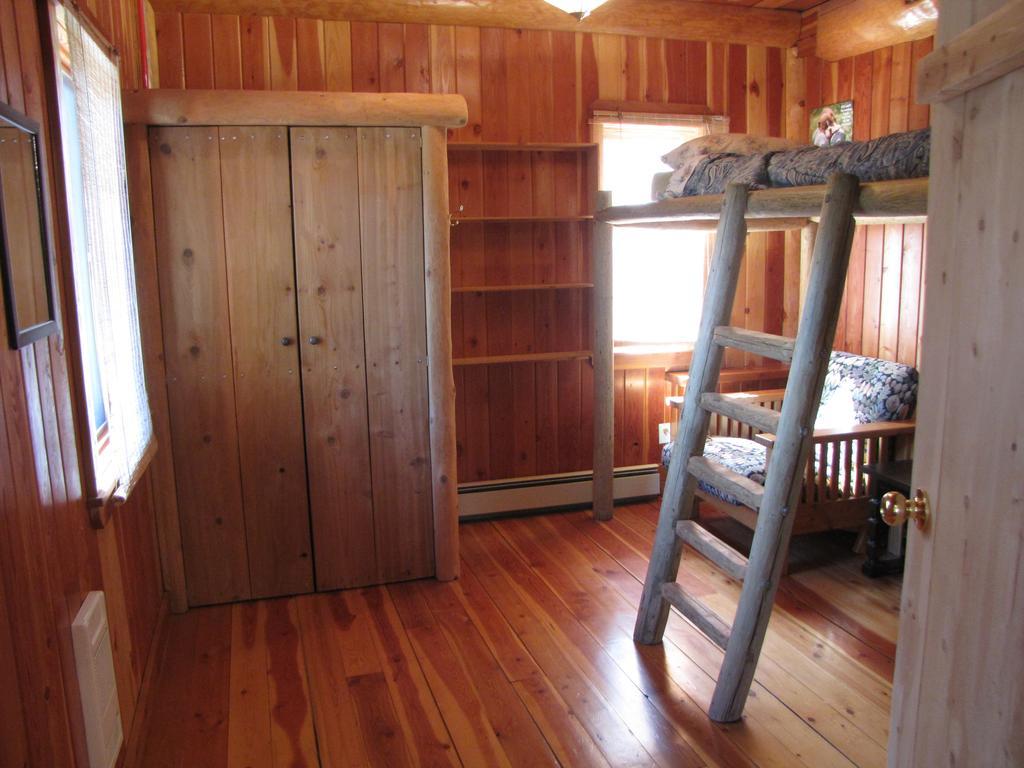 Hitching Post Resort Kelowna Exterior foto