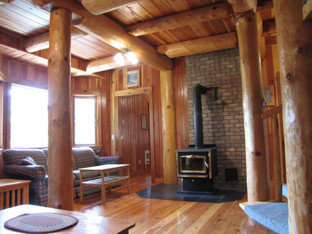 Hitching Post Resort Kelowna Exterior foto
