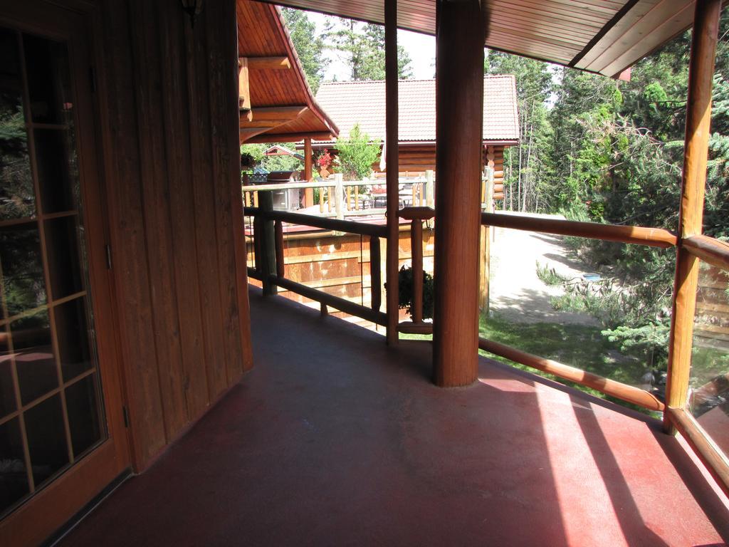 Hitching Post Resort Kelowna Exterior foto