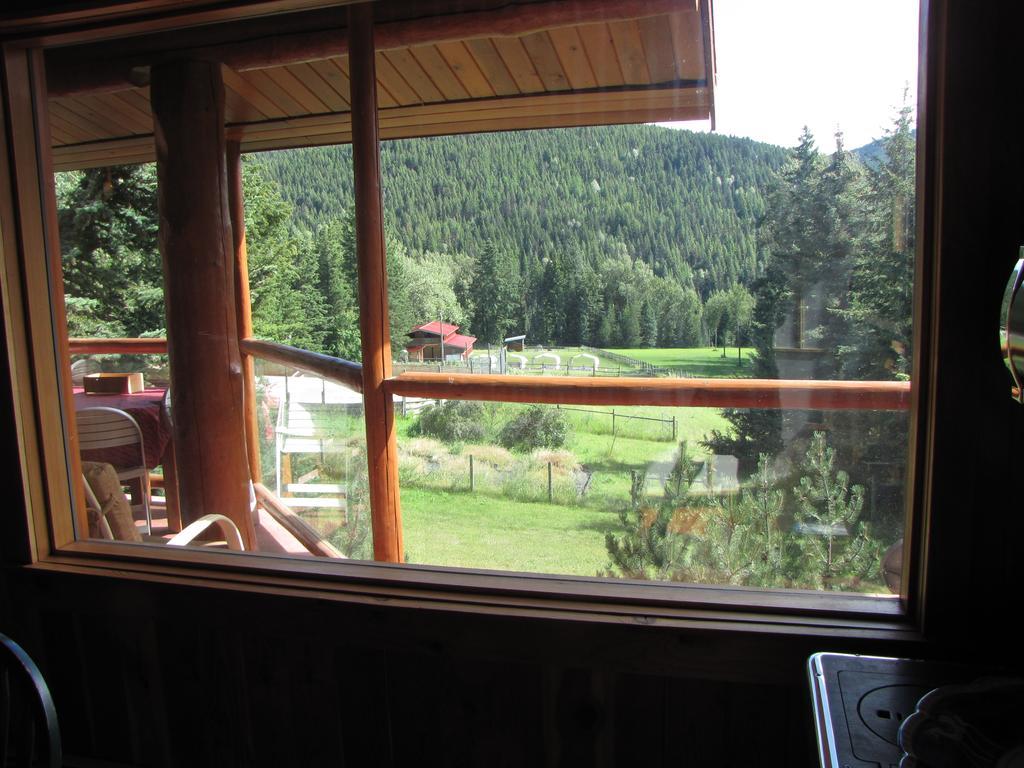 Hitching Post Resort Kelowna Exterior foto